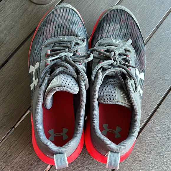 Boys underarmour shoes - Picture 3 of 5